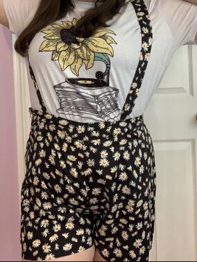 SHEIN Daisy Shorts W/ Adjustable Suspenders Size 4X